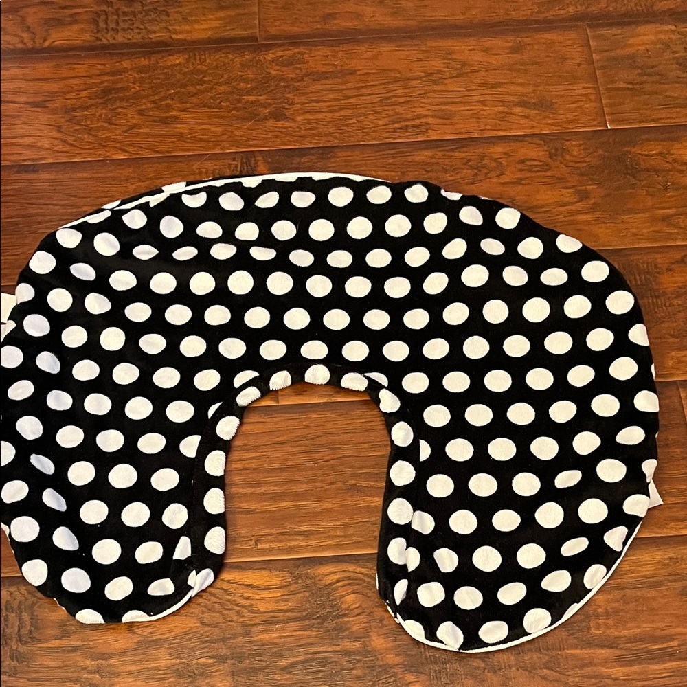 ⭐️⭐️PICK 5 / $20 BOPPY Black & White Polka Dot Nursing Pillow Cover